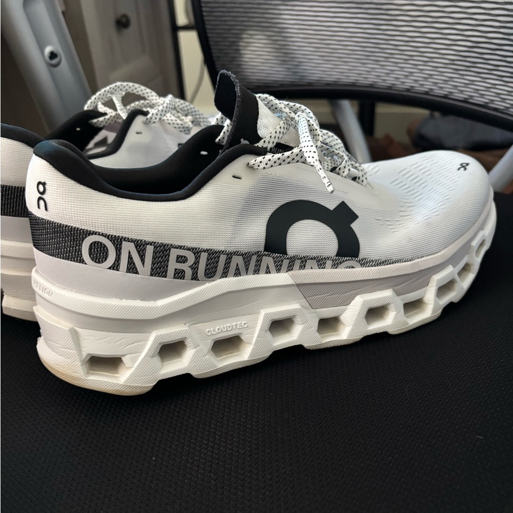 On Running Men’s Cloud Monster 9.5 Great Condition